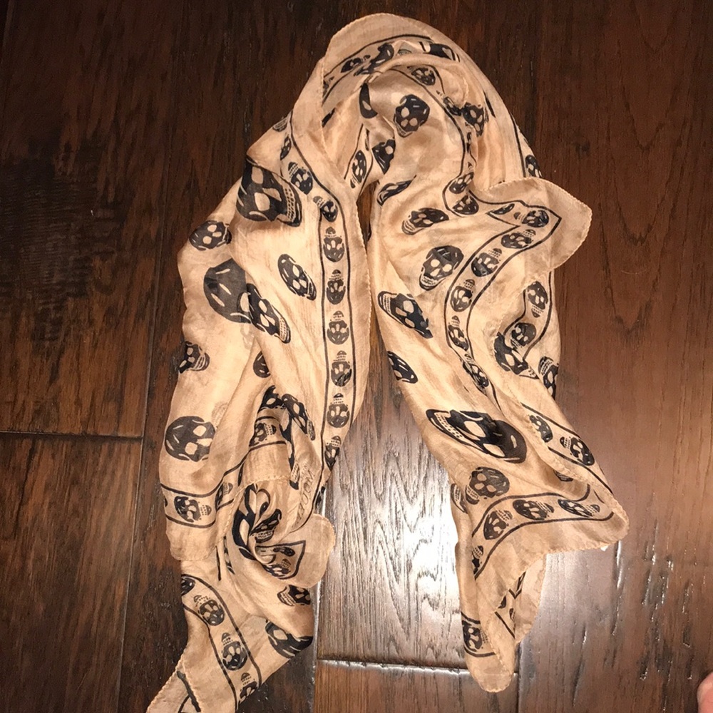 Alexander McQueen silk scarf in light pink